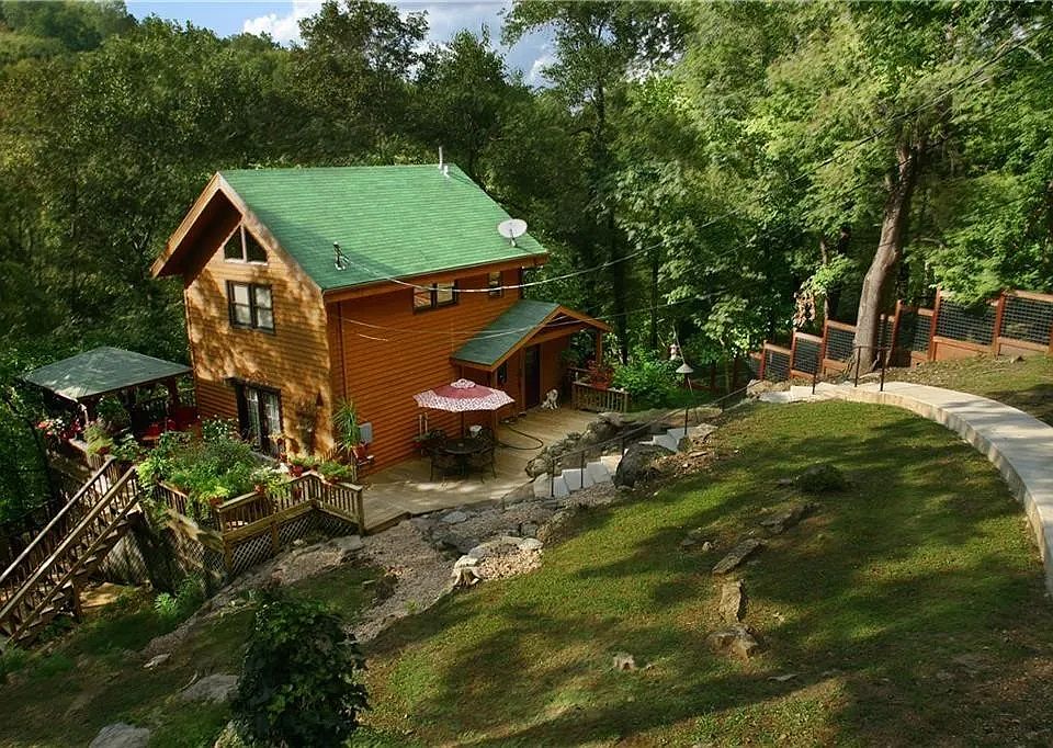 East Mountain Retreat is thoughtfully designed for couples, small families, remote workers, or traveling professionals.

The retreat spans 6 private wooded lots and the beautifully maintained home offers comfort, flexibility, and convenience.