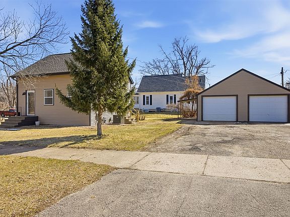 3rd image of 381 31st Street Dr SE