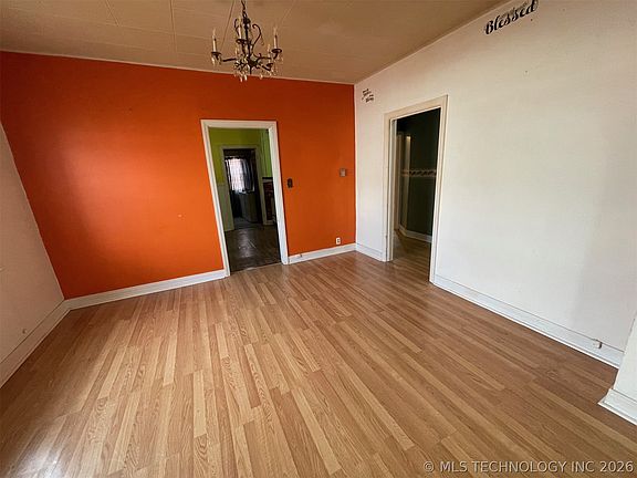 4th image of 1002 E Thompson Ave