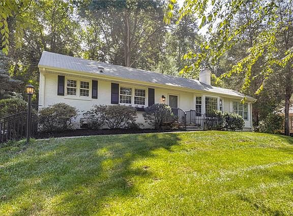 2nd image of 211 Roslyn Hills Dr