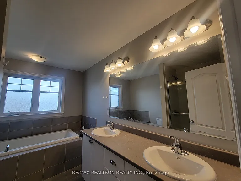 876 Stonewalk Dr — Photo 16