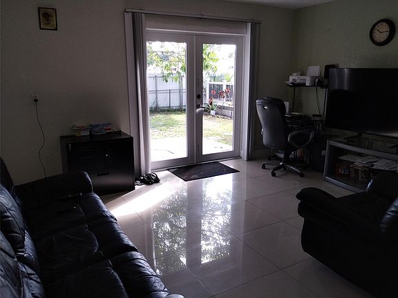 4th image of 2719 Pine Tree Drive