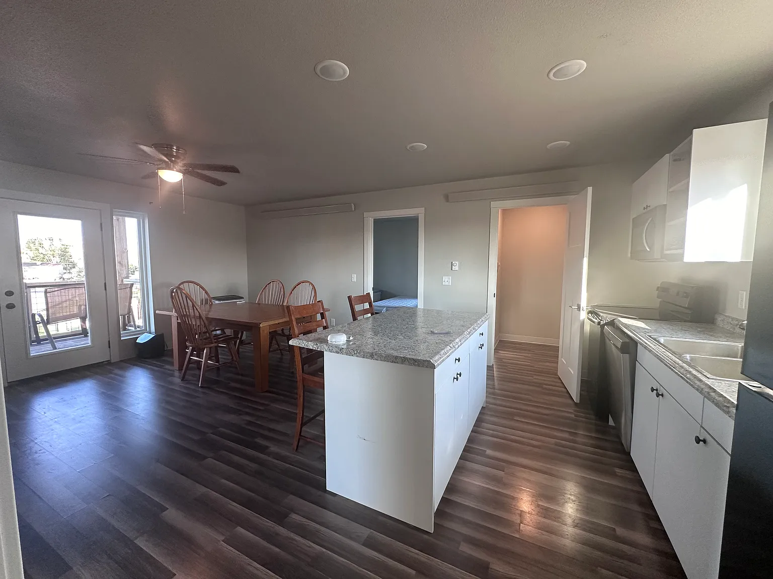 2 bed, 836 sqft, $1,650 — Photo 3
