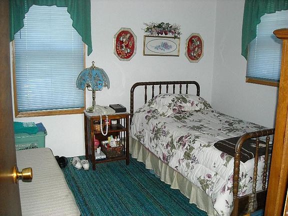 5th image of 126 Pine Ave NW