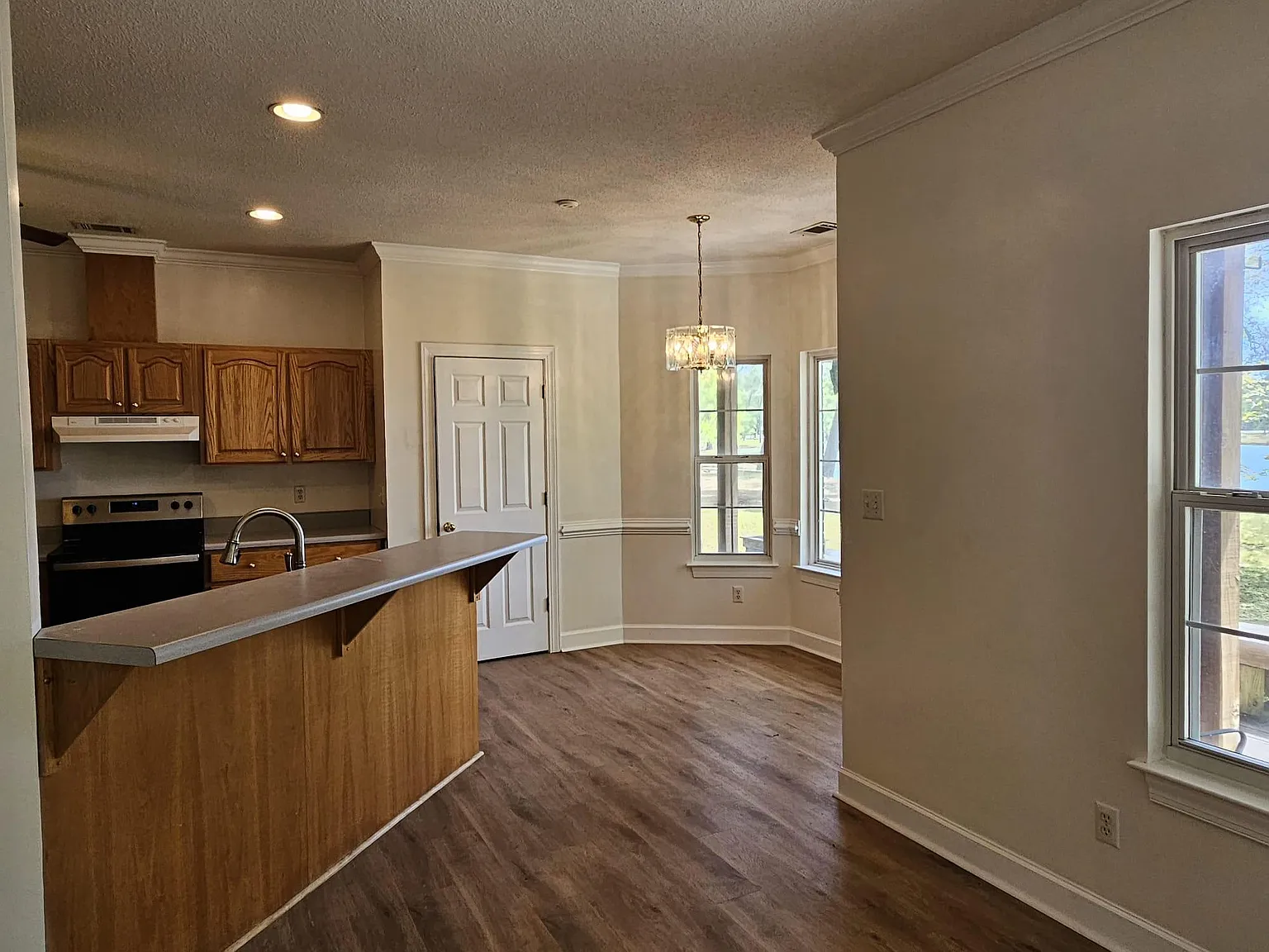 105 Gwen Rd — Photo 2