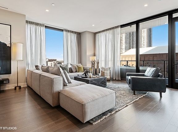 3rd image of 1550 N Clark St #603