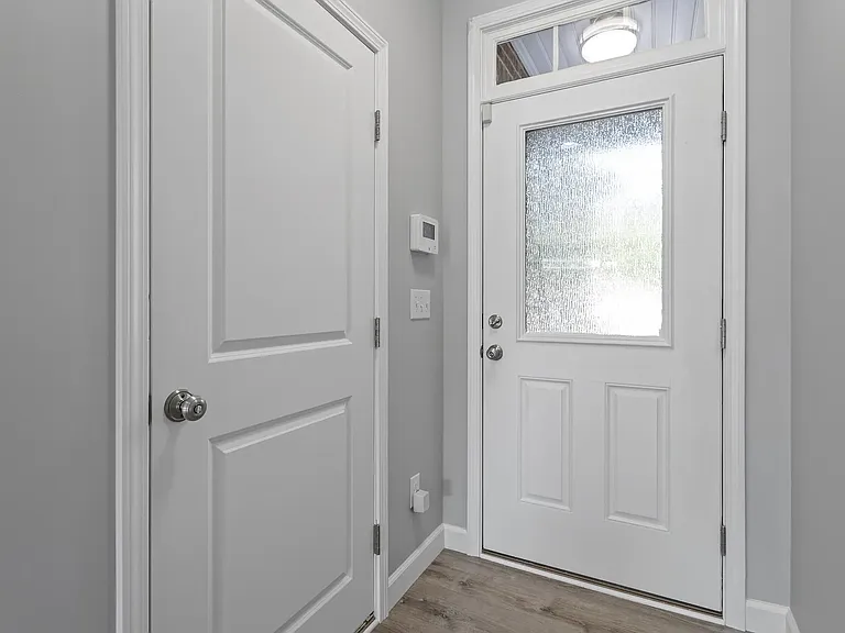 1424 Glenwater Dr — Photo 2