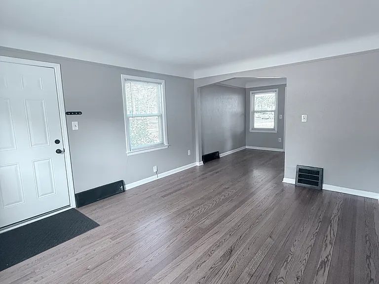 1101 E 4th St — Photo 5