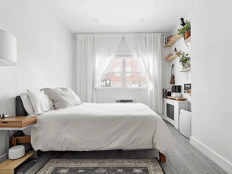 208A Calyer St #1A — Photo 4