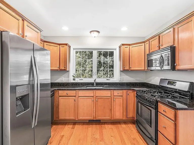 1281 Elm St — Photo 5