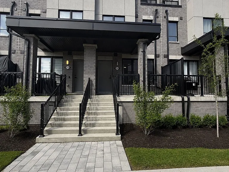 21 Baynes Way #4 — Photo 1