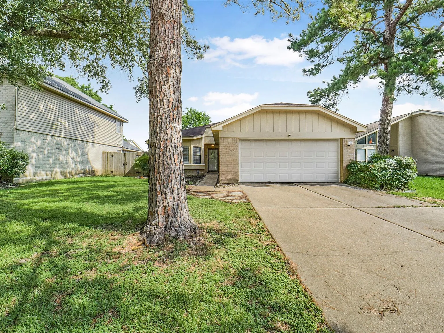 3 bed, 2.0 bath, 1365 sqft, $1,700 — Photo 3