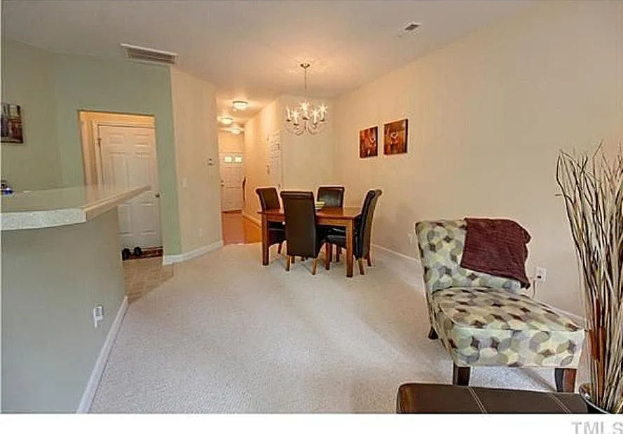 3 bed, 2.5 bath, 1547 sqft, $2,049 — Photo 3