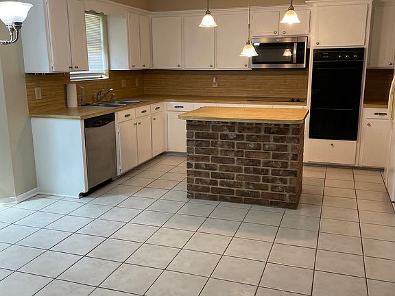 2nd image of 3210 Brookhurst Ln