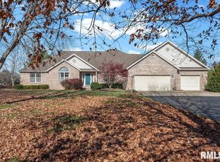 8657 Hilltop Ct, Dawson, IL 62520