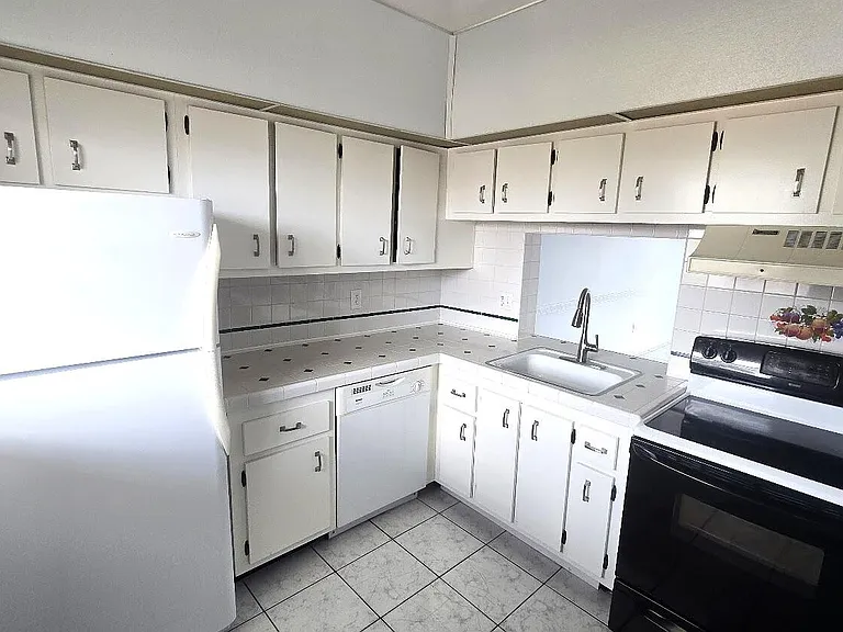2800 NW 56th Ave #G406 — Photo 3