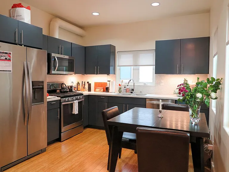 Kitchen with Dining Table
