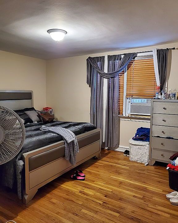 1st image of 2848 Devereaux Ave