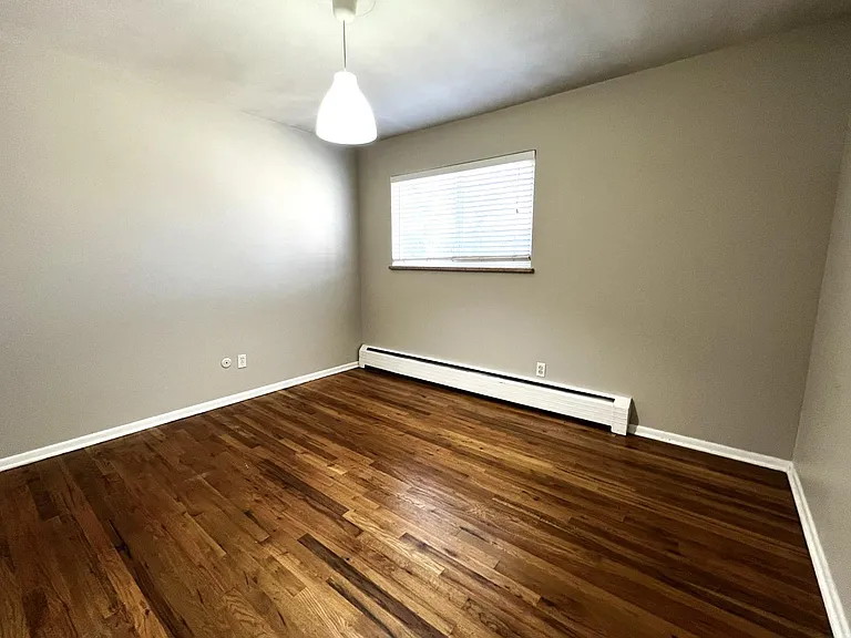 5858 Pierson St — Photo 11