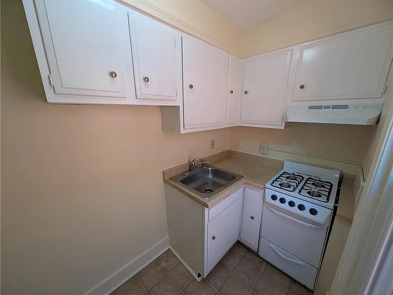 635 Linden St #2 — Photo 2