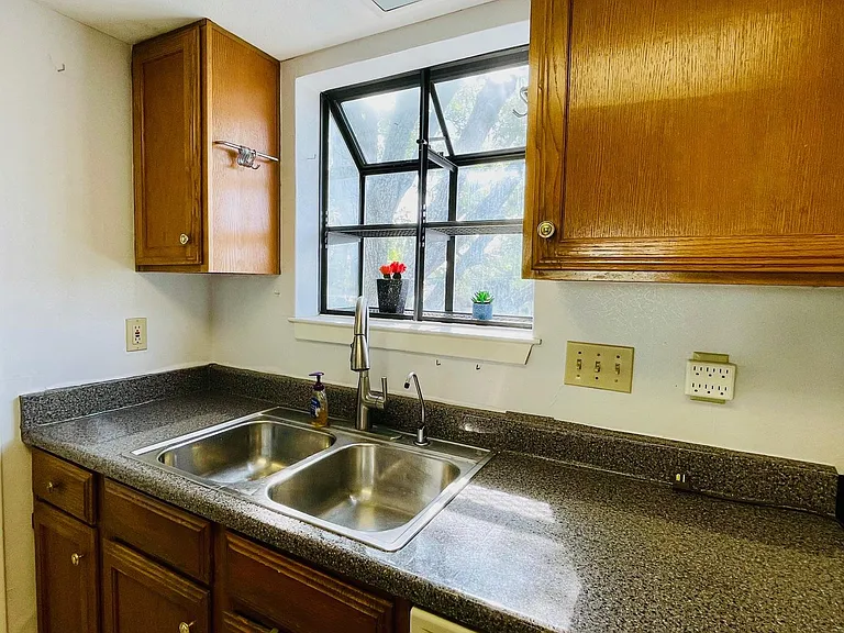 1510 W North Loop Blvd #822 — Photo 6