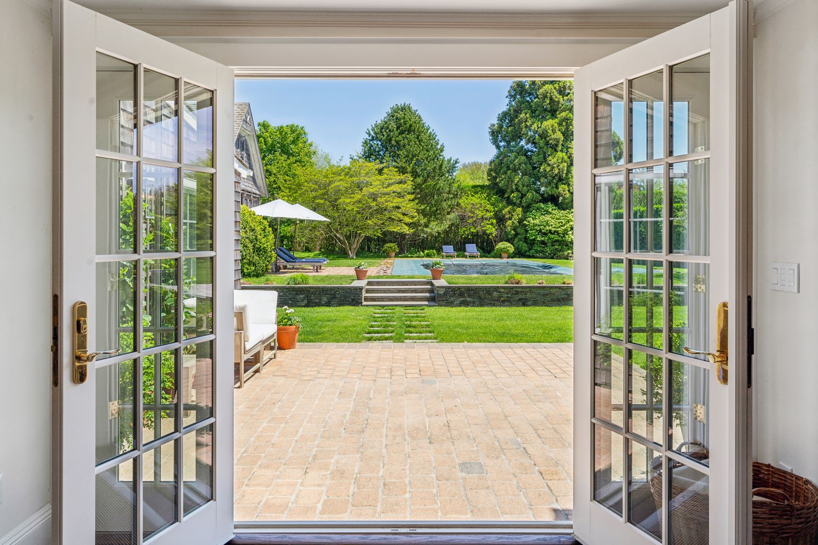  Entering the garden