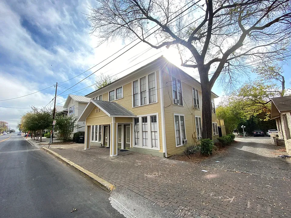 323 W Hutchison St #2