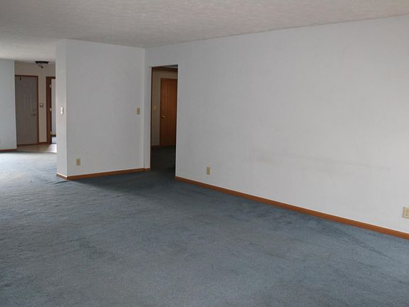 4th image of 209 Equestrian Dr