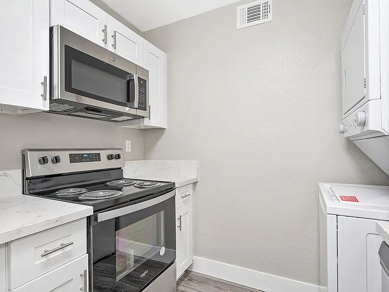 Rollingwood Condominium Rentals — Photo 6