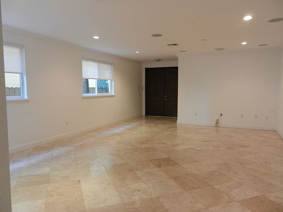 3rd image of 3150 Gifford Ln #3150