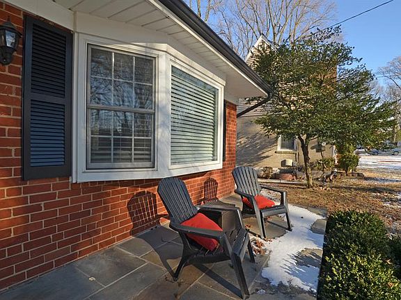 2nd image of 3401 Oberon St