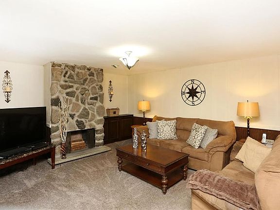 2nd image of 260 Sprucewood Ter