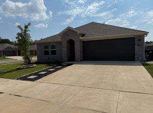 900 W Sonoma St, Rogers, AR 72758