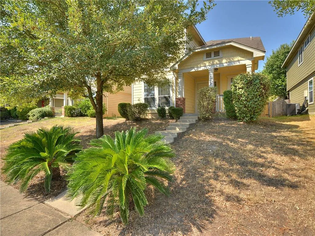 3 bed, 2.5 bath, 1351 sqft, $1,900 — Photo 1