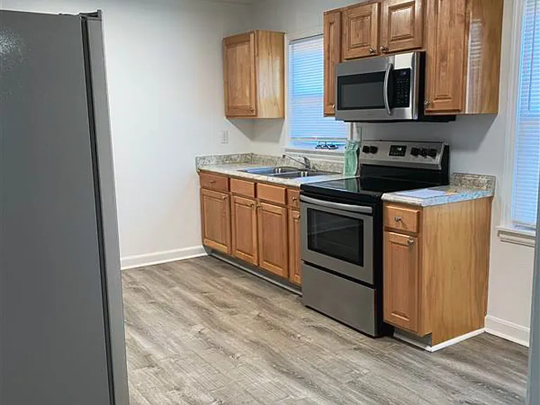 2415 Linden Ave — Photo 12