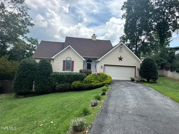 2 Eagle Ct, Johnson City, TN 37601