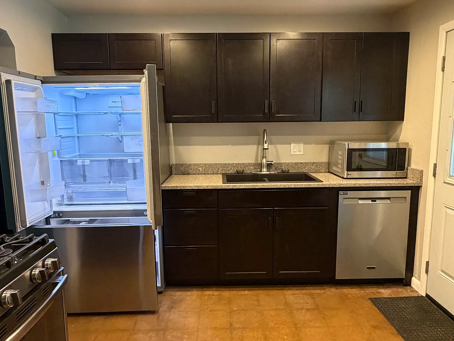 3 bed, 1080 sqft, $1,850 — Photo 2