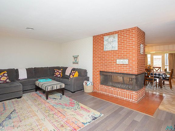 4th image of 713 N Lea Ave