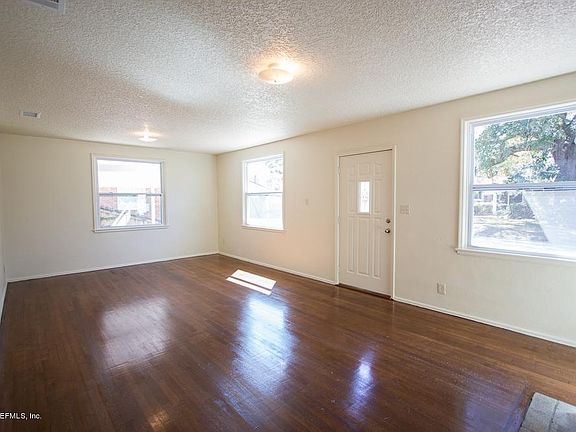 5th image of 3129 W Fairwood Ln