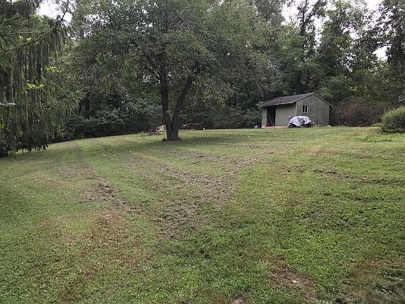 3rd image of 327 Steven Ln