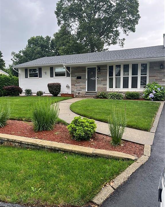 1st image of 26 Mills Dr