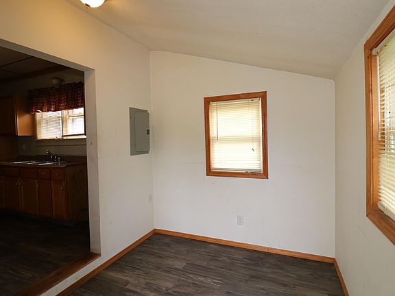 4th image of 698 Plum St