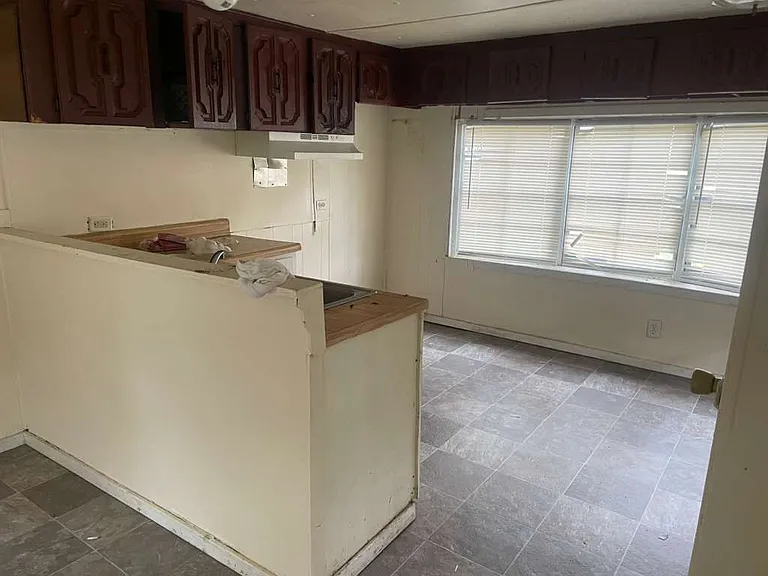 128 Hodges Ave — Photo 4
