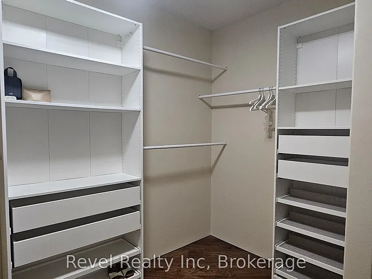 146 Moreau Pkwy — Photo 6