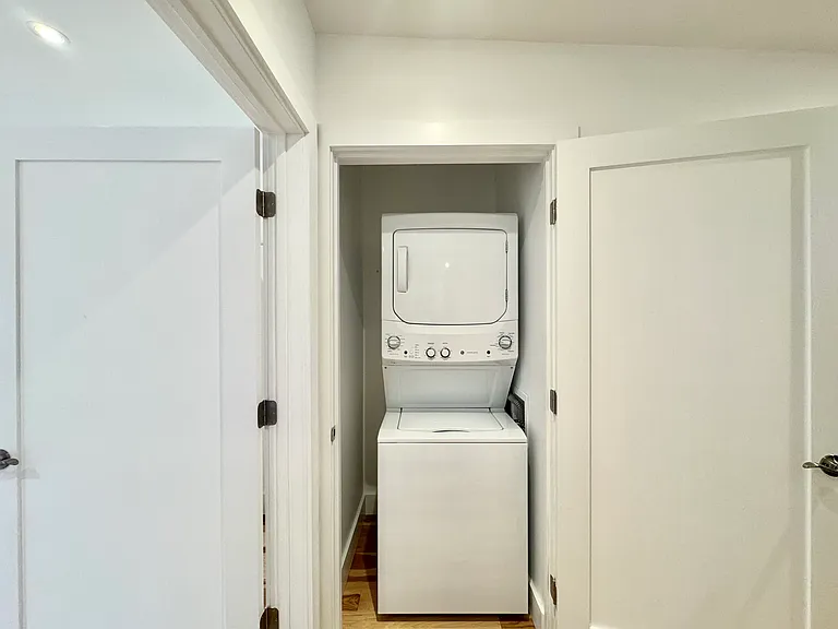 412 Main St #3 — Photo 11