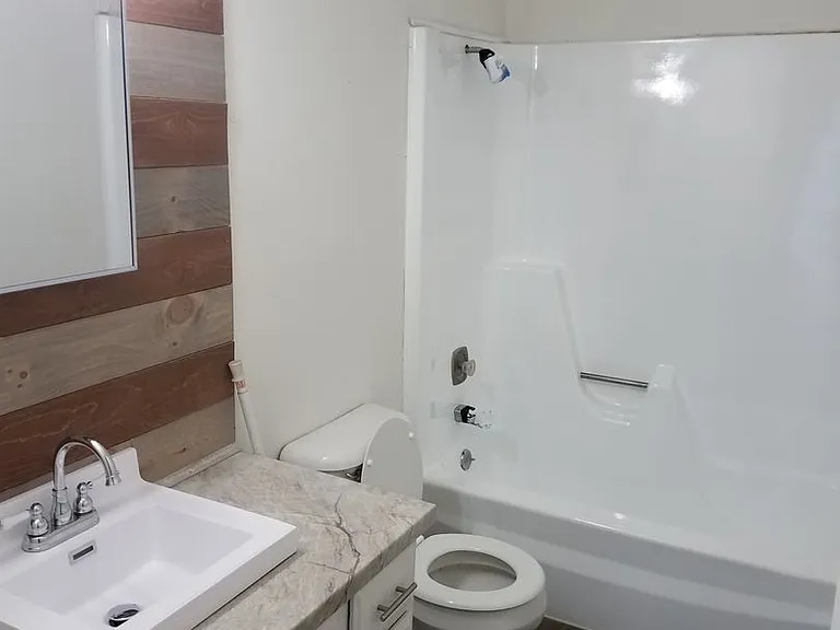 1438 Rose St — Photo 3