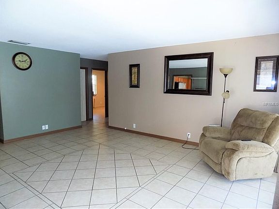 4th image of 244 Chaucer Ln
