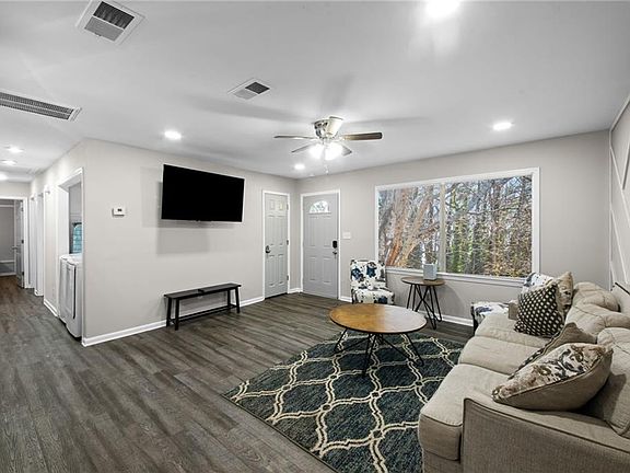 5th image of 2062 Mulkey Rd SW