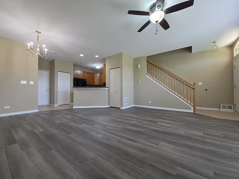 207 Springbrook Trl S — Photo 2