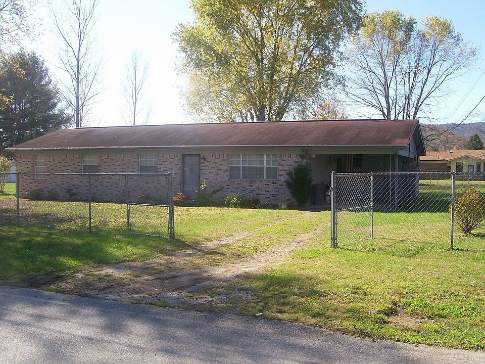 Brick Rancher/Level Fenced Lot